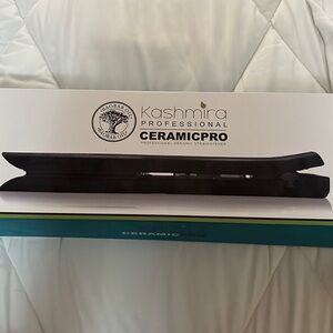 Straightener! Brand New opened box great condition!